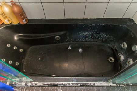 Casa para alugar com 250m², 3 quartos e 2 vagasBanheiro da suíte - Banheira