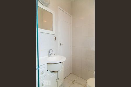 Casa para alugar com 250m², 3 quartos e 2 vagasBanheiro social