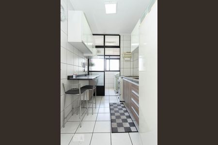 Apartamento à venda com 80m², 3 quartos e 2 vagas Apartamento à venda com 80m², 3 quartos e 2 vagasCozinha e Área de Serviço