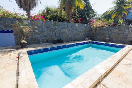 Casa à venda com 400m², 4 quartos e 8 vagasPiscina