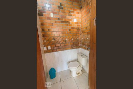 Casa à venda com 400m², 4 quartos e 8 vagasBanheiro Externo 2