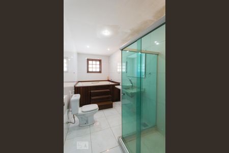 Casa à venda com 400m², 4 quartos e 8 vagasBanheiro da Suíte 4