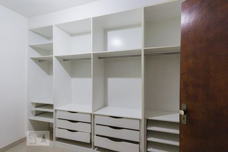 Casa à venda com 400m², 4 quartos e 8 vagasCloset da Suíte 2