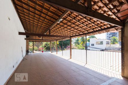 Casa à venda com 400m², 4 quartos e 8 vagasÁrea Externa - Segundo Andar