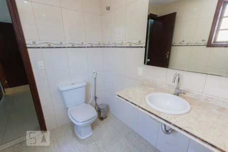 Casa à venda com 400m², 4 quartos e 8 vagasBanheiro da Suíte 2