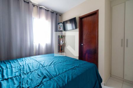 Suite 1 de casa de condomínio à venda com 2 quartos, 69m² em Vila Carmosina, São Paulo