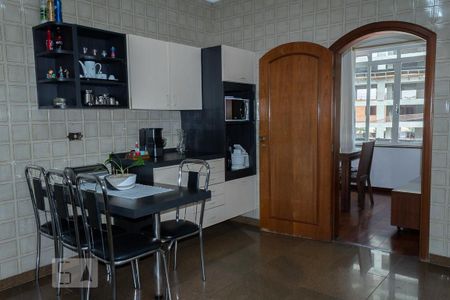 Casa à venda com 330m², 3 quartos e 3 vagasCozinha