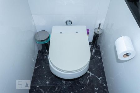 Casa à venda com 330m², 3 quartos e 3 vagasBanheiro da Suíte 1