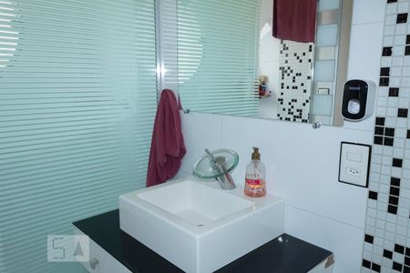 Casa à venda com 330m², 3 quartos e 3 vagasBanheiro da Suíte 2