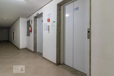 Apartamento à venda com 57m², 2 quartos e 1 vagaElevadores