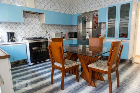 Casa à venda com 272m², 4 quartos e 3 vagas Casa à venda com 272m², 4 quartos e 3 vagasCozinha