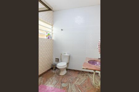 Casa à venda com 272m², 4 quartos e 3 vagas Casa à venda com 272m², 4 quartos e 3 vagasBanheiro