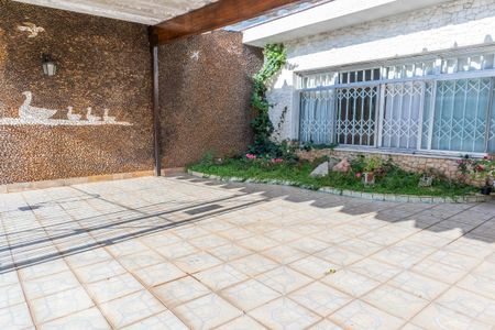 Casa à venda com 272m², 4 quartos e 3 vagas Casa à venda com 272m², 4 quartos e 3 vagasGaragem