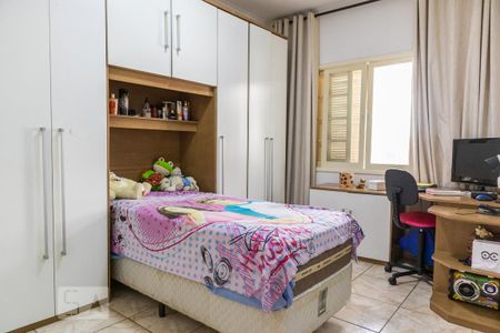 Casa à venda com 272m², 4 quartos e 3 vagas Casa à venda com 272m², 4 quartos e 3 vagasQuarto 1