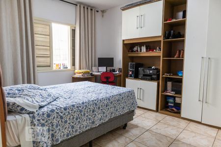 Casa à venda com 272m², 4 quartos e 3 vagas Casa à venda com 272m², 4 quartos e 3 vagasSuíte