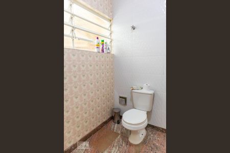 Casa à venda com 272m², 4 quartos e 3 vagas Casa à venda com 272m², 4 quartos e 3 vagasBanheiro