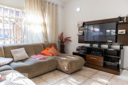 Casa à venda com 272m², 4 quartos e 3 vagas Casa à venda com 272m², 4 quartos e 3 vagasSala