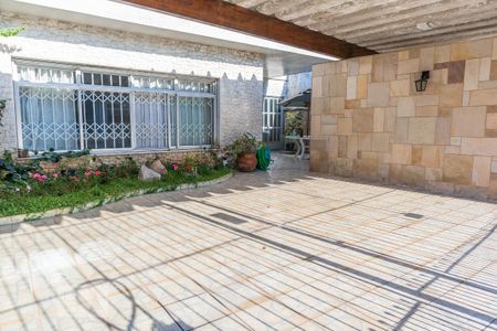 Casa à venda com 272m², 4 quartos e 3 vagas Casa à venda com 272m², 4 quartos e 3 vagasGaragem