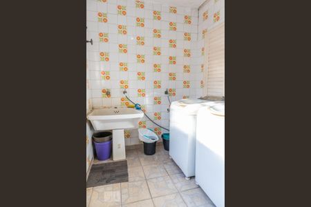 Casa à venda com 272m², 4 quartos e 3 vagas Casa à venda com 272m², 4 quartos e 3 vagasÁrea de serviço