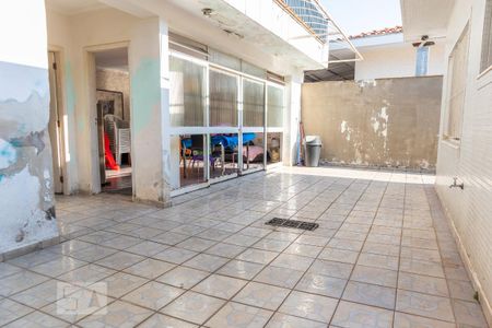 Casa à venda com 272m², 4 quartos e 3 vagas Casa à venda com 272m², 4 quartos e 3 vagasQuintal