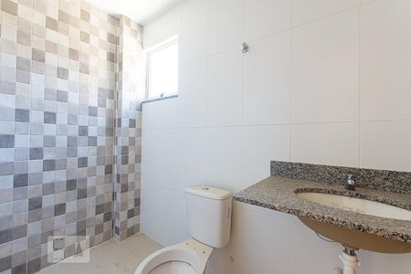 Banheiro de casa à venda com 2 quartos, 70m² em Largo do Barradas, Niterói