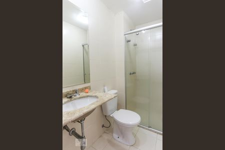 Apartamento para alugar com 55m², 2 quartos e 2 vagas Apartamento para alugar com 55m², 2 quartos e 2 vagasBanheiro