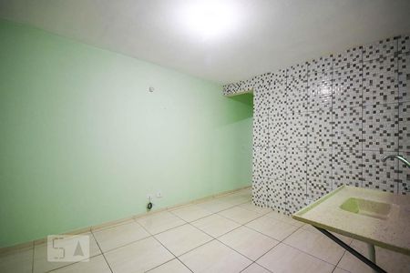 Sala e cozinha de casa para alugar com 1 quarto, 30m² em Jardim Record, Taboão da Serra