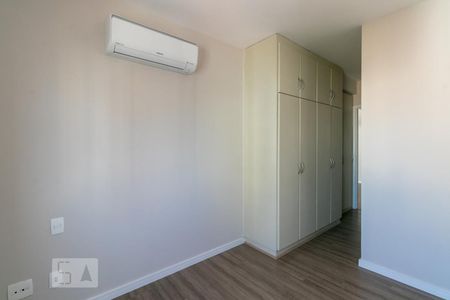 Suite de apartamento para alugar com 3 quartos, 76m² em Vila Olímpia, São Paulo