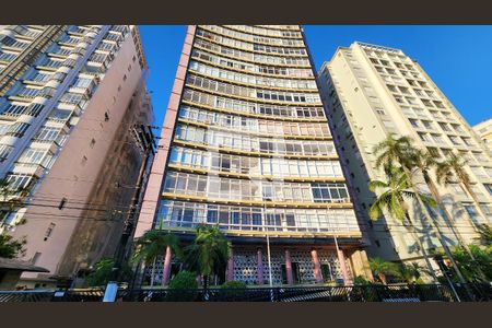 Studio para alugar com 45m², 1 quarto e 1 vaga Studio para alugar com 45m², 1 quarto e 1 vagaFachada