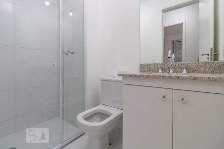 Banheiro Social de apartamento à venda com 2 quartos, 88m² em Jardim Tupanci, Barueri