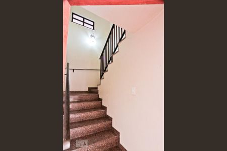 Casa à venda com 380m², 4 quartos e 5 vagasEscada