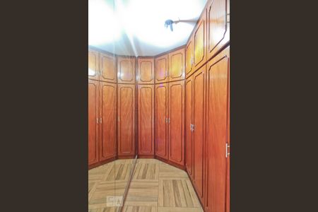 Casa à venda com 380m², 4 quartos e 5 vagasCloset da suíte