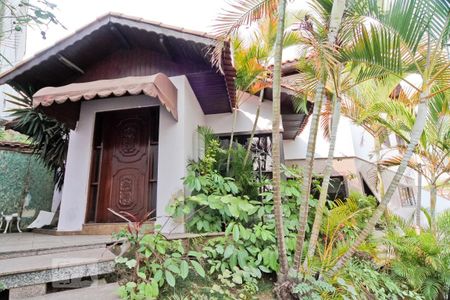 Casa à venda com 380m², 4 quartos e 5 vagasÁrea Externa