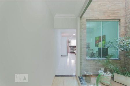 Casa à venda com 204m², 3 quartos e 3 vagasCorredor