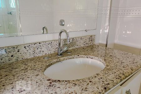 Apartamento à venda com 80m², 2 quartos e 2 vagasDetalhe Banheiro da Suite