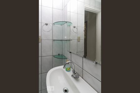 Casa à venda com 90m², 2 quartos e 1 vaga Casa à venda com 90m², 2 quartos e 1 vagaBanheiro