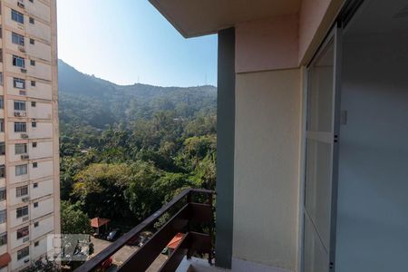 Apartamento à venda com 60m², 2 quartos e 1 vagaVaranda 