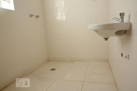 Casa de condomínio para alugar com 60m², 1 quarto e sem vagaBanheiro