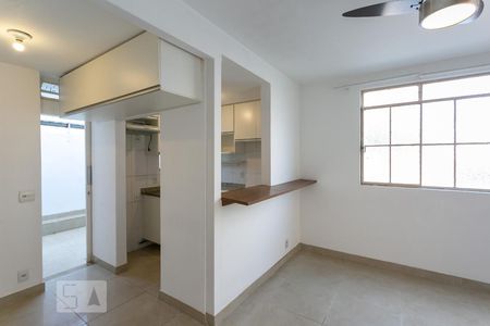 Sala de casa à venda com 2 quartos, 65m² em Pompéia, Belo Horizonte