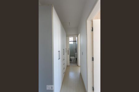 Corredor de casa à venda com 2 quartos, 65m² em Pompéia, Belo Horizonte