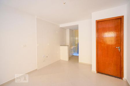 Sala e cozinha de apartamento para alugar com 1 quarto, 34m² em Vila Granada, São Paulo