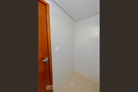 Banheiro de apartamento à venda com 1 quarto, 34m² em Vila Granada, São Paulo