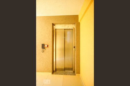 Apartamento para alugar com 34m², 1 quarto e sem vaga Apartamento para alugar com 34m², 1 quarto e sem vagaHall elevador