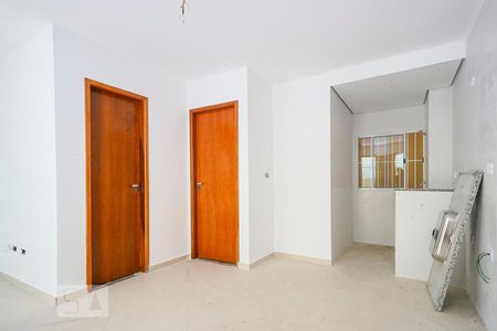 Sala e cozinha de apartamento para alugar com 1 quarto, 34m² em Vila Granada, São Paulo