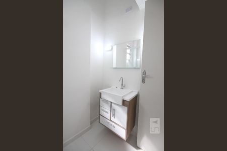 Apartamento para alugar com 55m², 2 quartos e sem vagaBanheiro
