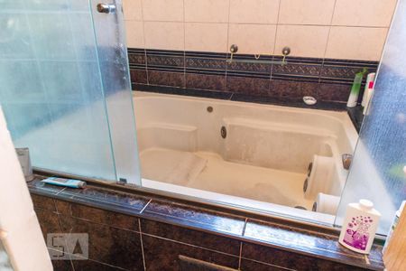 Apartamento à venda com 134m², 3 quartos e 2 vagasBanheiro da suíte