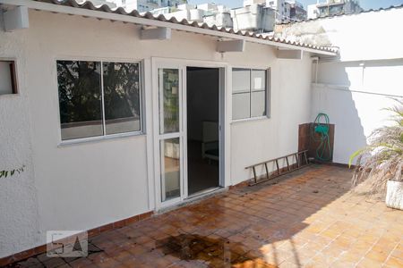 Apartamento à venda com 160m², 3 quartos e sem vaga Apartamento à venda com 160m², 3 quartos e sem vagaCobertura