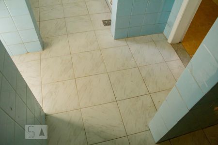 Apartamento à venda com 160m², 3 quartos e sem vaga Apartamento à venda com 160m², 3 quartos e sem vagacorredor para cozinha, banheiro e ara de serviço