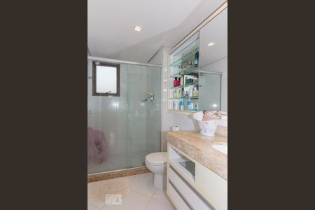 Apartamento à venda com 138m², 3 quartos e 2 vagasBanheiro da Suíte