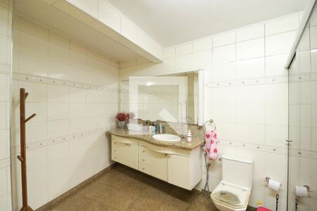 Casa à venda com 500m², 4 quartos e 8 vagasBanheiro da Suíte 1